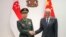 新加坡国防部长黄永宏在新加坡会晤到访的中国国防部长李尚福。（2023年6月1日）