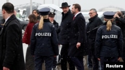 Вице-президент США Джей Ди Вэнс в аэропорту Мюнхена. 13 февраля 2025 года. REUTERS/Leah Millis.