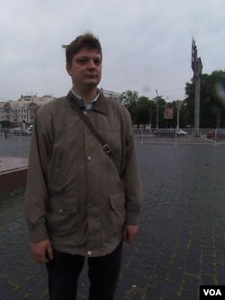 巴托夫(美国之音白桦拍摄)