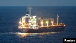 Судно Razoni под флагом Сьерра-Леоне в Черном море недалеко от Стамбула, Турция, 2 августа 2022 года.