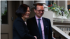 资料照：民进党主席蔡英文与美台商会会长韩儒伯 (美国之音夕夕拍摄)