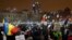 Протестующие у правительственного здания в Бухаресте