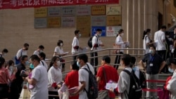 ລາຍການກະຈາຍສຽງຂອງວີໂອເອລາວ: ໄວ້ລຸ້ນ 3 ຄົນ ຖືກຄວບຄຸມໂຕ ໃນຂໍ້ຫາຄາດຕະກຳ ໝູ່ຮ່ວມຫ້ອງຮຽນ ອາຍຸ 13 ປີ ຢ່າງໂຫດຮ້າຍ, ເຮັດໃຫ້ເກີດການໂຕ້ຖຽງກັນໃນຈີນ,