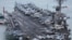 Aмериканский авианосец «Карл Винсон» прибывает на военно-морскую базу в Пусане, Южная Корея, 2 марта 2025 года