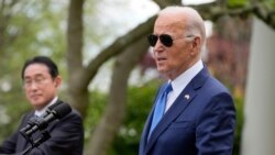 ລາຍການກະຈາຍສຽງຂອງວີໂອເອ ລາວ: ທຳນຽບຂາວໄດ້ຈັດງານລ້ຽງຮັບປະທານອາຫານຄ່ຳ ຢ່າງເປັນທາງການ ເພື່ອຕ້ອນຮັບນາຍົກລັດຖະມົນຕີຂອງຍີ່ປຸ່ນ ທ່ານ ຟູມິໂອະ ຄິຊິດະ