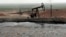 Добыча нефти в контролируемом курдами районе. Змейлан, провинция Хассаке, Сирия. 27 марта 2018 г.