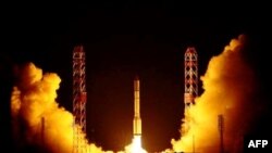 Старт с Байконура ракеты-носителя "Протон".