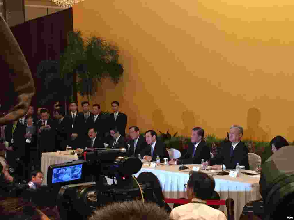  马英九率团召开记者会 （美国之音记者李逸华拍摄）