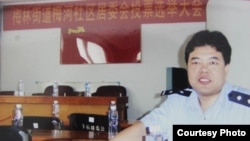 穿警服的王登朝。(中国人权图片)