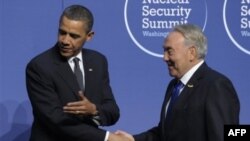 Президент США Барак Обама и президент Казахстана Нурсултан Назарбаев на встрече в апреле 2010 г.