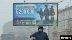 Баннер, призывающий служить по контракту, в Москве. Декабрь 2024 года