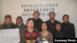 民众声援维权者郭洪伟（有关人士提供）