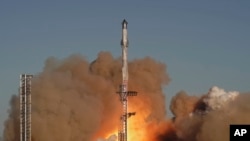 Мега-ракета SpaceX Starship стартует в испытательный полет с базы Starbase в Бока-Чика, штат Техас, 16 января 2025 года.