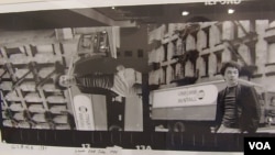 4月份在莫斯科的艾未未摄影展。展出的照片由艾未未当年在美国居住时拍摄。(美国之音白桦拍摄)