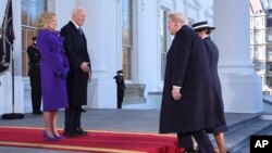 Джо Байден и Джилл встречают Дональда Трампа и его супругу Меланию в Белом доме