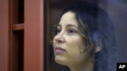 Ксения Карелина в зале суда в Екатеринбурге (архивное фото AP)