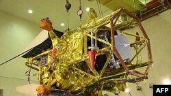 Российская межпланетная станция «Фобос-грунт» в сборочном цехе (архивное фото)