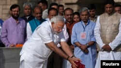 Pope Francis arrives in the United States at Joint Base Andrews, Maryland, Sept. 22, 2015.