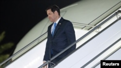 Госсекретарь США Марко Рубио по прибытии в международный аэропорт в Джидде, Саудовская Аравия, 10 марта 2025 года (фото Saul Loeb/Pool via Reuters). 