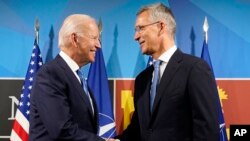 Президент Джо Байден и генеральный секретарь НАТО Йенс Столтенберг (архивное фото) 