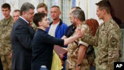 Надежда Савченко (в центре). Киев, Украина. 25 мая 2016 г.