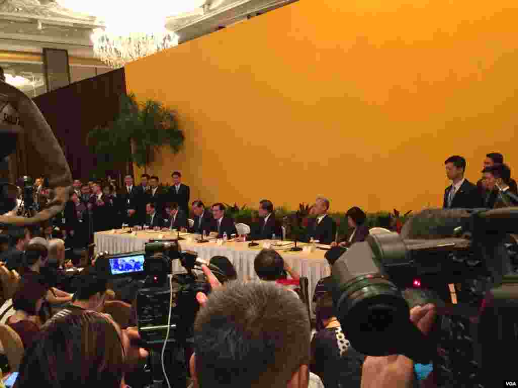 马英九率团召开记者会 （美国之音记者李逸华拍摄）