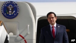 Государственный секретарь США Марко Рубио у самолета (архивное фото)